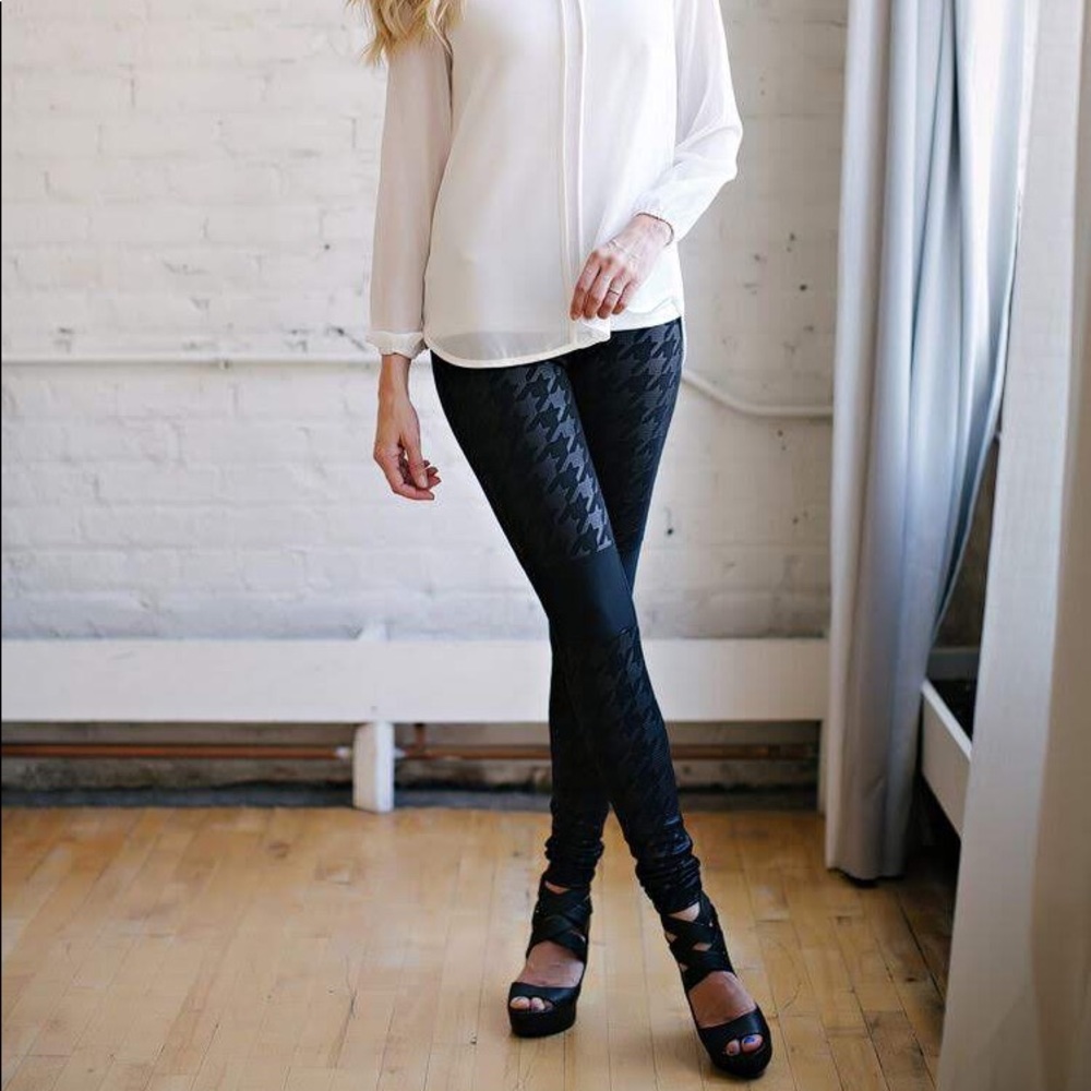 Sold out Kokoon houndstooth Moto legging